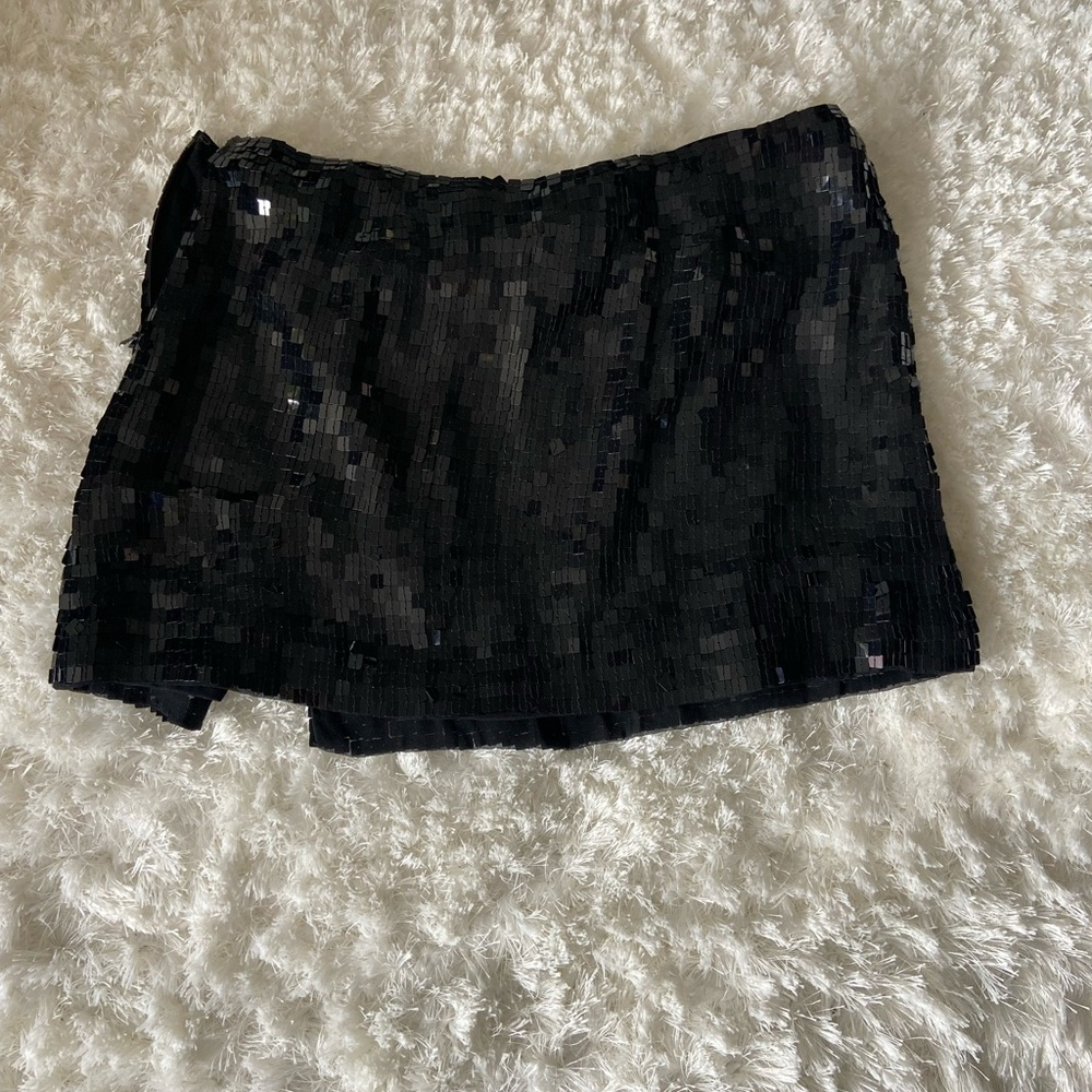 Black Sequin Mini Skirt with Subtle Side Slit - Picture 4 of 5